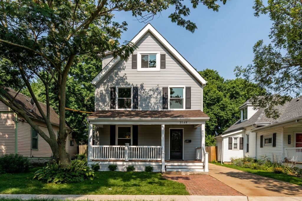 Photographs of a rehab on Cherry Avenue in Maplewood, Missouri for Rebecca and Paul Presson, PRP Properties.